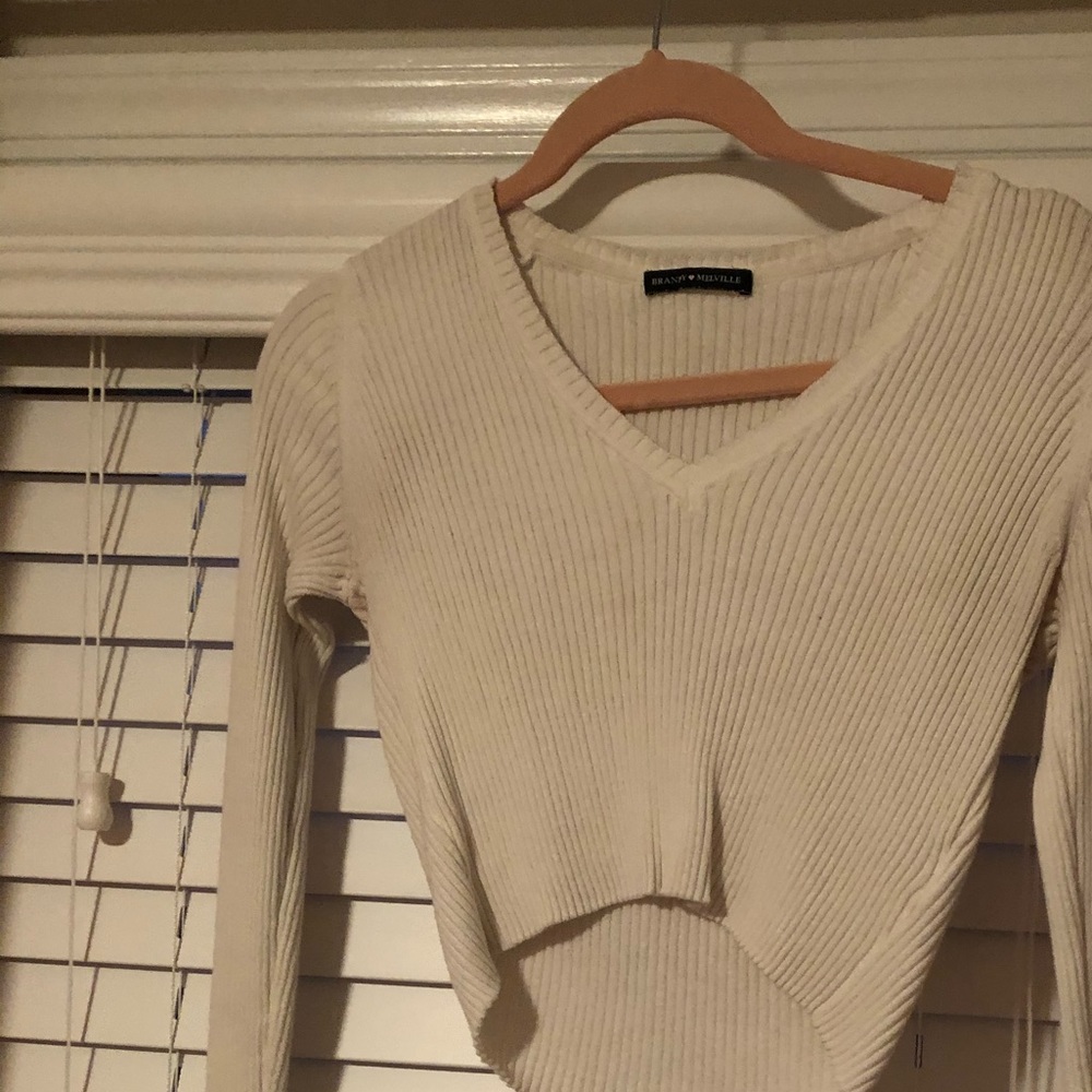 Brandy Melville Long sleeve v-neck crop top